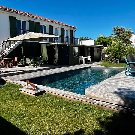 Ré-lax - - Piscine Couette-café 4*